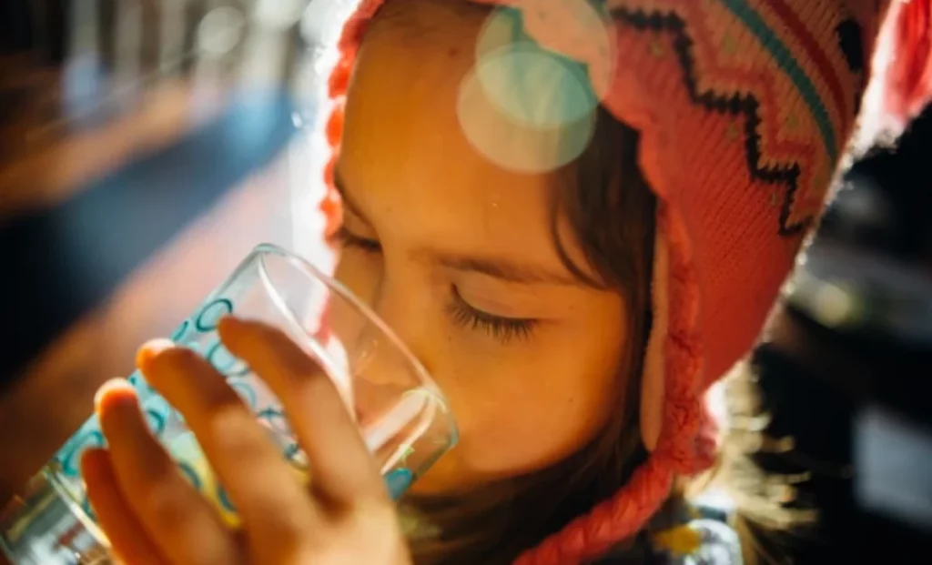 Gadget "tastes" water to let you know whether or not it's safe for drinking.
