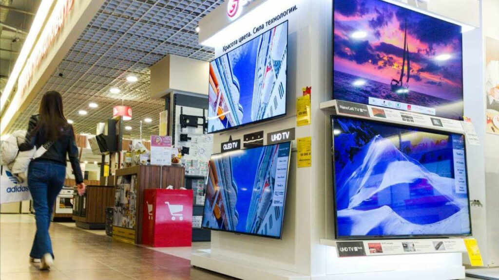 The differences between QLED and OLED TVs are described