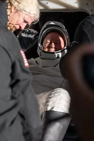 NASA Astronauts Return to Earth