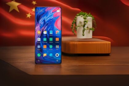Chinese Smartphone Makers Test Under-Display 3D Facial Recognition