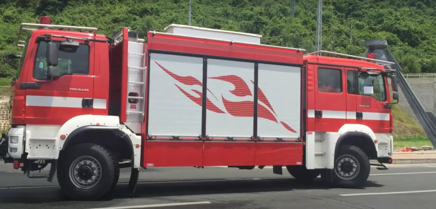 In China, a rare fire truck was spotted with two fronts, allowing it to drive at full speed in either direction without turning. Designed to speed up emergency response, it is especially useful in tunnels and narrow city streets where maneuvering large vehicles is challenging and slow.