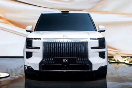Zeekr 9X plug-in hybrid SUV