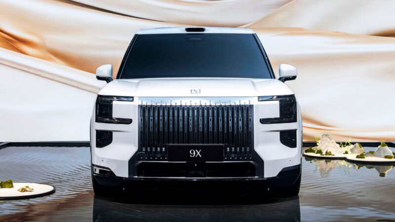 Zeekr 9X plug-in hybrid SUV