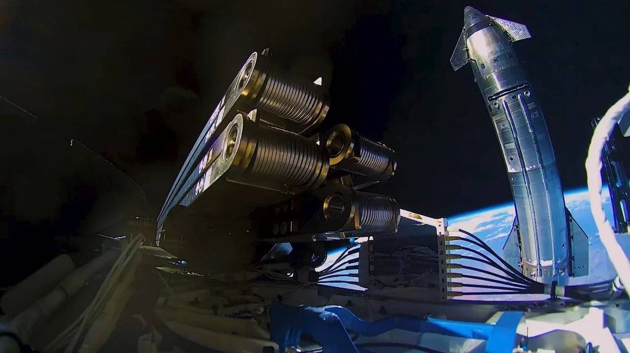 Starlink V3 satellites in the payload dispenser during deployment from Starship